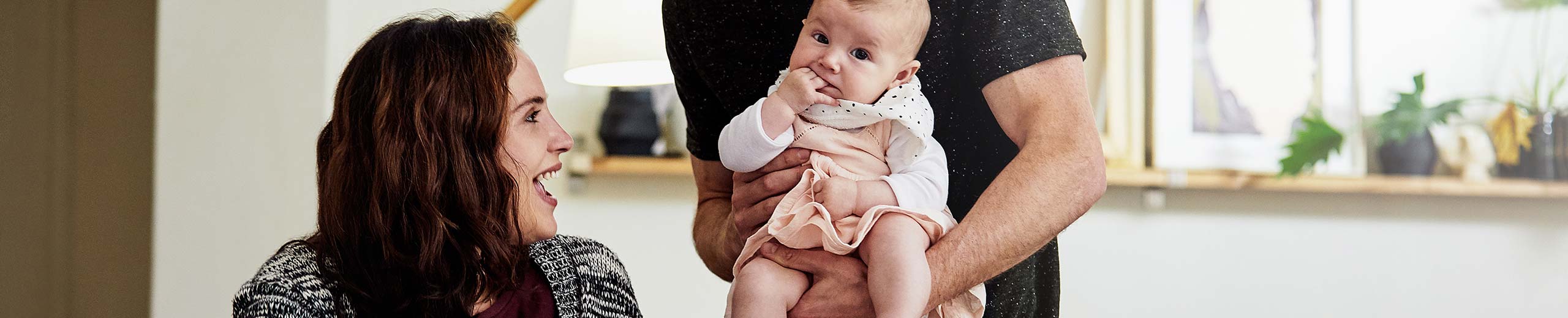 Eine Familie mit einem Baby