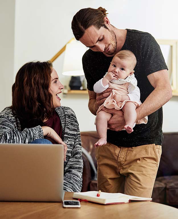 Eine Familie mit einem Baby