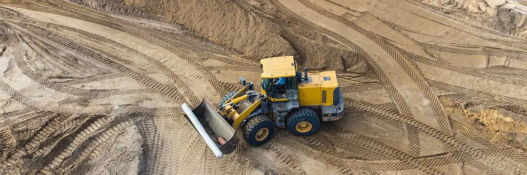 Ein Bagger bei der Arbeit